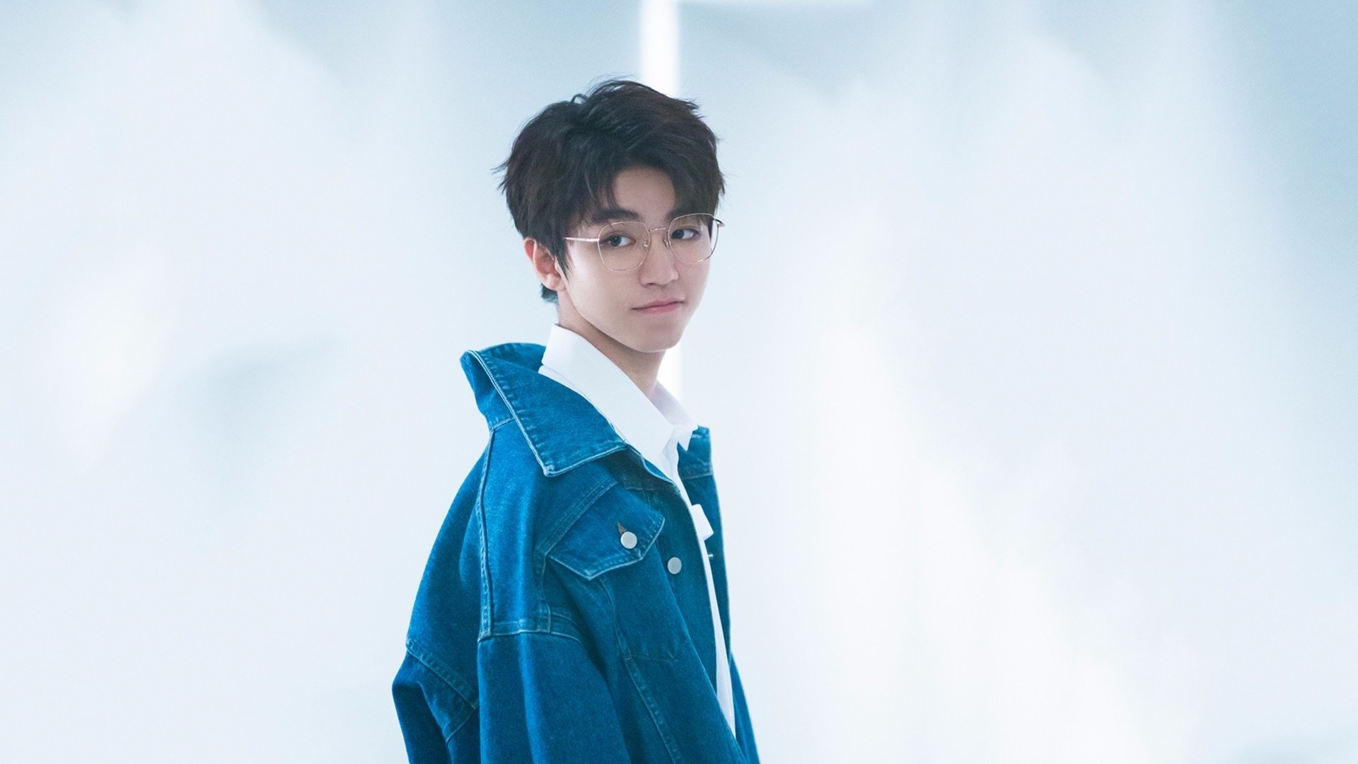 爱游戏登录入口-哈登赞许年轻球员日渐成熟球队未来可期，哈登气质