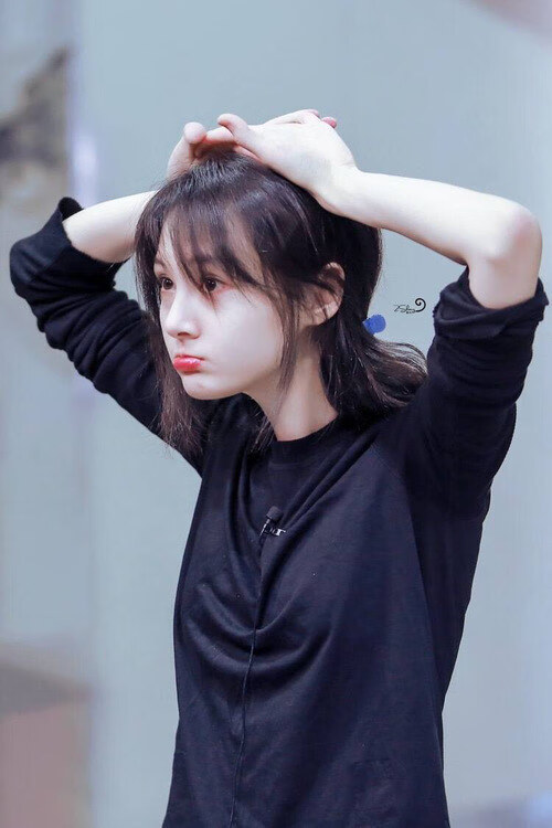 步行者三分线外制造空位进攻更加流畅,步行者三巨头